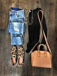 Black top, skinny jeans, leopard shoes, crossbody bag Fashion Diary, Weekend Outfits, Leopard Print Shoes, Leopard Shoes, Flat Lays, Fall Wear, Print Shoes, Mode Casual, 31 Days