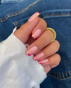 Love these pink barbie themed nail tips #pink #pinknails #nailsdesign #shellac Short Square Nails, Summery Nails, Work Nails, Simple Acrylic Nails, Square Acrylic Nails, Dream Nails, Fire Nails, Classy Nails, Funky Nails