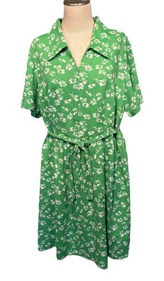 This is a cute vintage dress from the 70s.  Label reads, Roaman's. The bust measures 48", waist 44", hip 60", see measurements below.   Made of a bright grass green cotton with white flowers. Green is a little brighter than the photos show. It has short sleeves. It has a large, pointed collar. Waist is seamed and skirt is full. It has string belt loops on the waist seam & a matching fabric sash belt. Zips down the front with a nylon zipper. It is about knee length.  The dress is in good condition.  No soil, wear or damage. Charming!  Measurements were taken with the garment lying flat and without stretching. If you have never worn vintage before, please measure yourself or a similar garment that fits you well & compare the measurements to these.  Vintage sizes run smaller than today's size Seventies Fashion, Flowers Green, Sash Belt, Grass Green, Green Cotton, Vintage Dress, Belted Dress, Dress Clothes For Women, Cotton Shorts