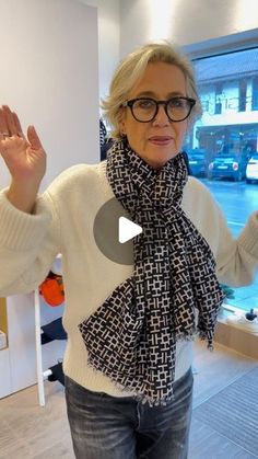 Instagram Learning, Learning By Doing, Scarf Knots, Scarf Outfit, Scarf Women Fashion, Tie Scarf, Scarf Tying