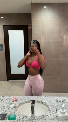 @wickstyle Wellness Princess, Flick Ideas, Gym Girlie, Girly Tingz, Workout Lifestyle, Streetwear Girl, Cute Workout Outfits, Gym Girl