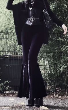 Goth Outfit Casual, Goth Fashion Outfits, Lazy Goth Outfits, Comfy Goth Outfits, Vampy Outfit, Goth Outfits Casual, Casual Goth