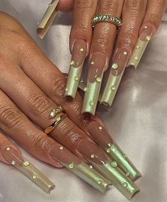 Summer Bling Nails Rhinestones, Coffin Gold Nails, Summer Bling Nails, Gold Metallic Nails, Bling Nails Rhinestones, Earth Nails, Billie Concert, Nails Metallic, Nails Rhinestones