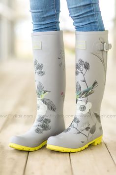 Joules Rain Boots, Stylish Rain Boots, Yellow Rain Boots, Hunter Boots Outfit, Hunter Rain Boots, Wellington Boot, Rubber Boot