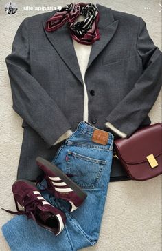 Mode Style Anglais, Looks Adidas, Looks Jeans, Burgundy Outfit, Look Adidas, Mode Casual, Adidas Outfit, 가을 패션