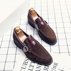 Per uomo Mocassini e Slip-Ons Scarpe scamosciate Scarpe da monaco Taglie forti Penny Loafers Footing Informale Giornaliero Scamosciato Traspirante Antiscivolo Prova di usura Mocassino Nero Blu Marrone del 2024 a $55.99 Mens Loafers Outfit Casual Street Styles, Suede Shoes Men, Mens Slip Ons, Daily Walking, Monk Shoes, Gentleman Shoes, Slip On Dress Shoes, Men's Loafers, Moccasins Mens