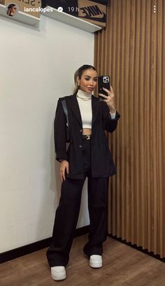 Streetwear Office Look, Outfit For Drinks With Friends Night, All Black Business Casual Outfits, Outfits New York, Look Office, Winter Fashion Outfits Casual, City Outfits, Woman Suit Fashion, Looks Street Style