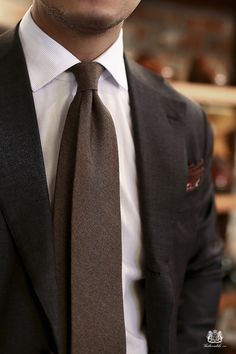 Dark Grey Suit, Light Grey Suit, Gentleman Mode, Suit Brown, Dark Gray Suit, Dapper Outfit, Dark Suit, Grey Suit, Brown Tie