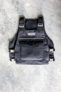 The JT Flank TechWear Vest in Black Cotton Canvas – Jungle Tribe LA Techwear Vest, Ultra Minimalist, Weighted Vest, Bullet Proof Vest, Concept Clothing, Chest Rig, Vest Designs, Cotton Vest, Men Fashion Casual Outfits