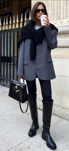 Tall Boots Outfit, Vinter Mode Outfits, Fall Boots Outfit, London Outfit, Paris Outfits, Rainy Day Outfit, Mode Inspo