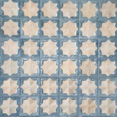 an image of a tile pattern that looks like it is made out of glass and stone