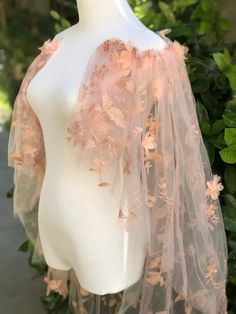 Pink Fantasy Outfit Design, Pink Flower Dress Aesthetic, Flower Fantasy Outfit, Cute Flower Outfits, Bent Pose Reference, Pink Flower Outfit, Pastel Fantasy Outfit, Flower Outfit Drawing, Flower Clothes Design