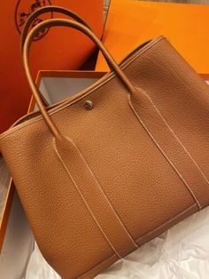 Pinterest Hermes Aesthetic, Celine Purse, Hermes Sandals, Hermes Tote, Hermes Purse, Hermes Garden Party, Birkin Handbags, Hermes Kelly Bag, Lv Purse