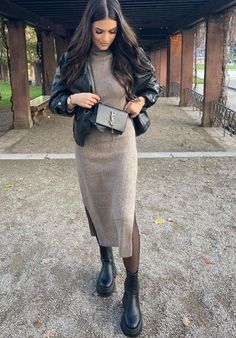 Skirt Combinations, Tan Cardigan, Cardigan Outfit, Winter Fashion Outfits Casual, Outfit Chic, Cold Outfits, Looks Chic, Autumn Outfit, Outfit Inspo Fall