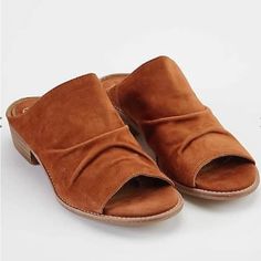 Sofft Color: “Luggage” Brown Suede Mules For Fall, Brown Open Toe Mules For Fall, Casual Orange Leather Mules, Beige Wedges, Sofft Shoes, Black Leather Wedges, Espadrilles Platform, Leather Heels Sandals, Metallic Sandals