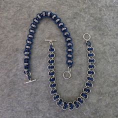 Jump rings combine to make bead illusion. Two rings in one color, surrounded by rings in a different color to create six connected segments. Bracelets can be made shorter or longer (approximately 20 individual jump rings per inch). Very light weight chain maille earrings with aluminum jump rings. Blue Chain Link Metal Jewelry, Blue Jewelry With Round Bead Chains, Blue Jewelry With Round Beads Chain, Handmade Chain, Two Rings, Chain Maille, Bracelet Blue, How To Make Shorts, Blue Bracelet