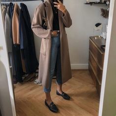 Zara Coat Wool Blend Side Patch Pockets Belted Brown Size Xs But Slightly Oversized Perfect Condition (Like New)! Meeting Outfit, Outfit Elegantes, Look Office, Zara Coat, Womens Business Casual, Causual Outfits, Wool Blend Coat, Rainy Day Outfit, Zara Jackets