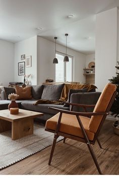 https://homefuturistic.com/how-to-arrange-furniture-in-an-awkward-living-room/ Summer Decorations For Home, How To Arrange Furniture, Theme House, Arrange Furniture, Living Room Vibes, Lounge Room Ideas, Large Sectional Sofa, Girl Apartment