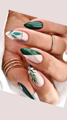 Leafy Nail Designs, Green Leafy Nails, Green Nails Leaves, Peacock Green Nails, Plant Nail Ideas, Nail Art Feuille, Green Nails With Leaves, Peacock Nails Design, Green Plant Nails