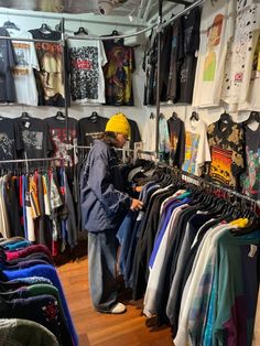 Lewis Core Aesthetic, Thrift Shop Aesthetic, Skater Lifestyle, Aesthetic Hellokitty, Skater Beanie, Skater Aesthetic, Cool Fits, Y2k Aesthetic