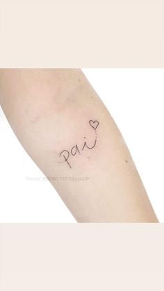 a small tattoo with the word dad written on it's left arm and a heart in