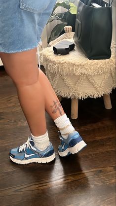 Pretty Sneakers, Trendy Shoes Sneakers, Dr Shoes, Basket Style, Pretty Shoes Sneakers, Kicks Shoes, Shoes Outfit Fashion, Shoe Wishlist, Cute Sneakers