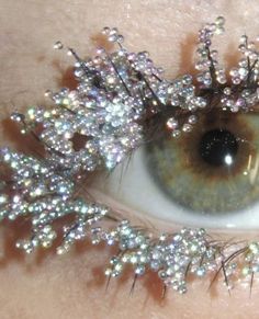 Shiny Aesthetic, 가을 패션, Creative Makeup, Aesthetic Makeup, Makeup Art, Makeup Inspo, Maquillaje De Ojos, Makeup Nails, Makeup Inspiration