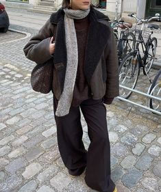 Peaked Cap Outfit, Autumn Outfits 2024 Women, Back To Uni Outfits, Rainy Ootd, Lodge Outfit, Winter Outfits Nyc, Mantel Outfit, Warm Outfit, Cold Outfit