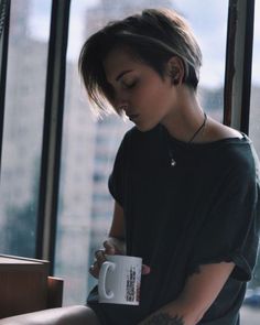 Androgynous Hair, Tomboy Hairstyles, Long Pixie Cuts, Shot Hair Styles, Trendy Haircuts, Short Hair Haircuts, New Haircuts, Cut My Hair, Grunge Hair