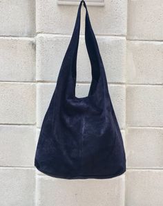 Blue sliuch bag. LARGE tote leather bag in NAVY BLUE. Natural genuine SUEDE leather. NOT LINED. Large enough to fit your laptop, tablet, books.. Suede Laptop or book bag. . Comfortable to carry due to the wide strap. The bag is closed with a zipper at the top Width : 42cm - 16,5 in Height at the center: 34 cm - 13, 5 inc Total height : 65,5 cm - 26 inch This bag in different colors and other leather Bags by Good Times Barcelona: https://www.etsy.com/shop/goodtimesbarcelona?section_id=18820154&am Slouchy Tote Bag, Tote Leather Bag, Navy Blue Bag, Slouch Bag, Tote Bag With Zipper, Bohemian Bag, Slouchy Tote, Slouch Bags, Suede Bag