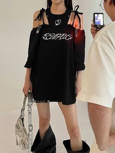 SIZE Length Bust Sleeve M 68 122 29 L 69 126 30 XL 70 130 31 Size: M L XLMain color: black whiteSeason: SummerLength: RegularMaterial composition: Other materials Edgy Long Sleeve T-shirt For Summer, Trendy Black Off-shoulder Tops, Oversized Off-shoulder Summer Tops, Oversized Off-shoulder Tops For Summer, Long Sleeve T-shirt For Night Out In Summer, Black Drop Shoulder Top With Letter Print, Oversized Tops For Summer Night Out, Black Off-shoulder Casual T-shirt, Casual Oversized Tops For Night Out