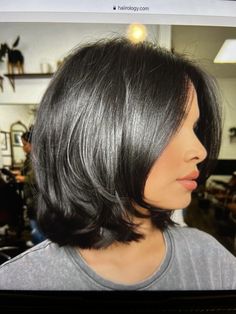 Lob Haircut 90s, 90s Inspired Haircut Medium, 90s Italian Bob Haircut, Short Haircut Black Hair, Italian Bob Haircut Straight Hair, Modern Bobs 2024, 90s Short Bob Round Face, 90s Italian Bob, 90s Bob Haircut Bangs