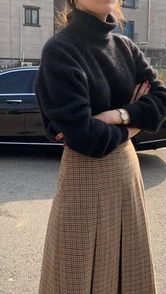 Feminine Wardrobe Basics, Old Money Aesthetic Sweater, Korean Attire For Men, Casual Parisian Outfits Winter, Agency Outfit Style, Houndstooth Midi Skirt Outfit, Preppy Dark Academia Outfits, City Aesthetic Fashion, Statement Collar Outfit