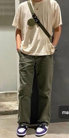 Male Fasion 2023, T Shirt Fits Men, Men’s Fashion Aesthetic Types, Guy Pants Aesthetic, Guy Vintage Outfit, Men’s Tshirt Outfits, Mensware Casual, Soft Streetwear Men, Broad Shoulders Men Aesthetic