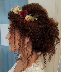 Trendy Space Buns for a Playful Vibe: Fun and Creative Hairstyle Ideas
https://www.youtube.com/watch?v=jrrUxdGCn-g Natural Wedding Hairstyles, Simple Updo, Curly Updo, Permed Hairstyles