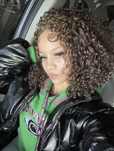 Winter Curly Hairstyles, Natural Curls Hairstyles, Pretty Faces, Hair Crush, Dye My Hair, Baddie Hairstyles, Different Hairstyles, Hair Inspo Color