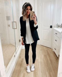 Leggings With Blazer Outfit, Professional Outfits With Sneakers, Academic Chic, Black Blazer Casual, Outfit 2015, Jeans And Sneakers Outfit, Sneakers Outfit Work, Outfits Leggins, Black Blazer Outfit