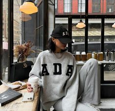 Flare Leggings Outfit, Oversized Sweatshirt Outfit, Errands Outfit, Tracksuit Outfit, Sweatshirt Aesthetic, Jumper Outfit, Sweatshirt Outfit, Athleisure Outfits