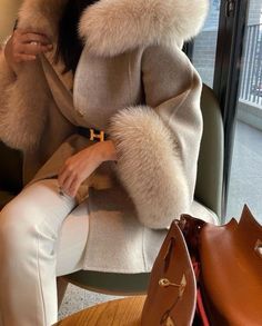 Peekaboo Outfit, Birkin Outfit, Diary Of A Model, Winter Outfits Classy, Feminine Fall Outfits, Girl Pink Aesthetic, Fur Coat Outfit, Winter Trip, Women Faces