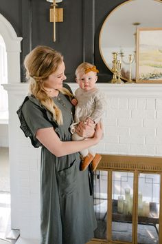 Nursing Friendly Casual Dress, Nursing Friendly Dresses, Mommy Clothes, 1940s Fashion Women, Modest Clothing Women, Nursing Friendly Dress, Maternity Ideas, Modest Clothes, Mommy Outfits