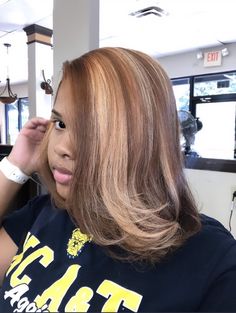 Blonde Natural Hair, Pressed Natural Hair, Silk Press Natural Hair, Girl Hair Colors, Honey Brown Hair, Hair Color Streaks, Dyed Hair Inspiration, Dyed Natural Hair, Honey Blonde Hair