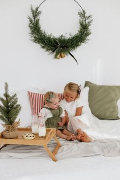 Christmas Mini Sessions are here! Indoor Mini Session Ideas, Holiday Mini Session Ideas Indoor, Diy Christmas Mini Session Ideas, Mini Session Ideas Indoor, Christmas Mini Sessions Indoor, Christmas Mini Session Ideas Indoor, Outdoor Christmas Mini Sessions