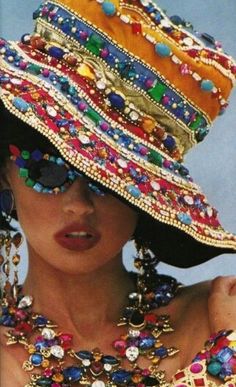 She's got it Drama Fashion, Fashion Ads, Fashion Australia, Fashion 70s, Fashion Skirts, 90s Supermodels, Vogue Us, Love Hat