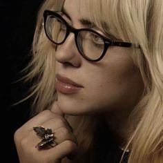 billie eilish Billie Eilish High Quality Picture, Billie Eilish With Glasses, Billie Eilish Pfp Icon Dark, Billie Eilish Glasses, Billie Eilish Side Profile, Billie Eillish, About Fashion, Not Mine