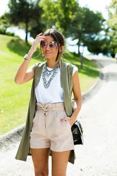 Safari Outfits, Khaki Vest, Beige Shorts, Shorts Outfit, Outfit Women, Looks Style, Mode Inspiration