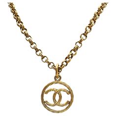 This is a beautiful and highly sought after Chanel 24K yellow gold plated CC medallion pendant necklace, circa 1993. The fluted / rope design medallion hangs on a chunky, long chain. The Details: Necklace Length: 76 cm / 30 inches Medallion / Pendant Diameter: 4.5 cm Total Necklace + Pendant Drop: 79.5 cm Material: 24k Yellow Gold Plated Base Metal Condition : Very good vintage condition. It has a lovely patina to it and has been well kept and looked after. Authenticity Report: This was inspected and authenticated by Eliza Bautista. The piece is stamped 'Chanel 93P', 'Made in France' and numbered 3097 on an oval plaque at the back of the medallion. The bolt clasp has a "CC" logo, and an oval tag is also attached, also stamped. Please see photos for more details. It will come to you package Chanel Necklace Outfit, Chanel Box, Chanel Necklace, Rope Design, Chunky Necklace, Cc Logo, Vintage Chanel, Long Chain, Necklace Length