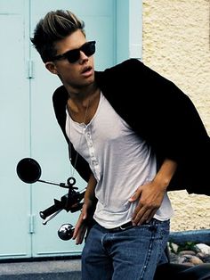 Andreas Wijk Sunglasses For Your Face Shape, Ray Ban Sunglasses Sale, Ray Ban Wayfarer, Ray Ban Outlet, Ray Ban Aviator, Mens Formal Wear, Aikido, Fashion Baby, Ray Ban Sunglasses