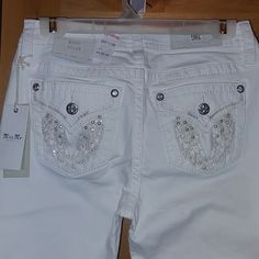 Brand New Never Worn Beautiful Pair Of White Original Angel Wings Jeans With Embedded Rhinestones On Wings. Size Is 27x34 Mid-Rise Boot Cut. These Are Very Hard To Find Used Much Less Brand New. White Miss Me Jeans, White Jeans Y2k, Yellow Quince, Jeans Y2k, Dream Style, Jeans White, Miss Me Jeans, Quince, Miss Me