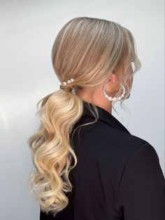 Elegant Hairstyles 2023, Wedding Tail Hairstyles, Elegant Tail Hairstyles, Wedding Hair Inspiration Ponytail, Wedding Hairstyles Tail, Hairstyle Tail Elegant, Elegant Ponytails For Long Hair, Elegant Blonde Hairstyles, Updo With High Neck Dress