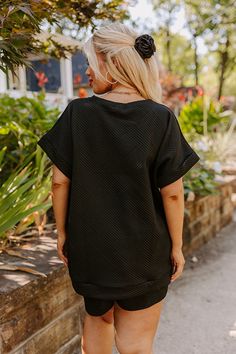 - This trendy top is full of chic charm! Whether you are heading out for brunch with the girls or a casual day downtown, it is your go-to for making a stylish statement. - Unlined material with a trendy texture - A crew cut neckline - Short sleeves with rolled cuffs - A relaxed silhouette that ends in a straight hemline Black Curves, Chit Chat, Crew Cut, Coffee Shirt, Summer Soiree, Trendy Top, Sweater Crop, Crop Top Sweater, Crop Top Blouse